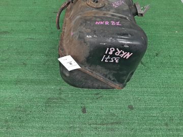 ТОПЛИВНЫЙ БАК НА ISUZU ELF NKR81 4HL1