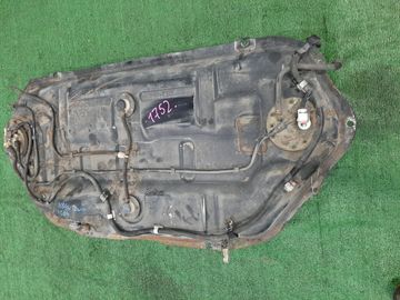 ТОПЛИВНЫЙ БАК НА MITSUBISHI CHARIOT GRANDIS N84W 4G64