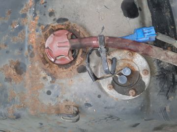 ТОПЛИВНЫЙ БАК НА ISUZU ELF NKR66 4HF1
