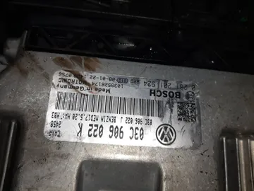 ДВИГАТЕЛЬ НА VOLKSWAGEN GOLF 1K1 CAXA