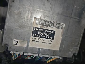 ДВИГАТЕЛЬ НА TOYOTA ISIS ZNM10 1ZZ-FE
