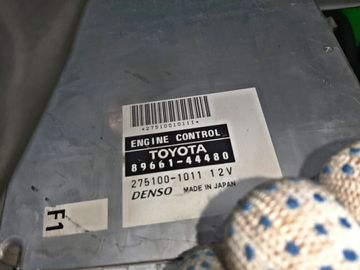 ДВИГАТЕЛЬ НА TOYOTA ISIS ZNM10 1ZZ-FE