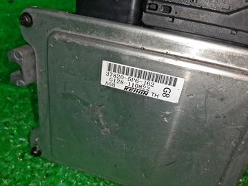 ДВИГАТЕЛЬ НА HONDA FIT GP5 LEB