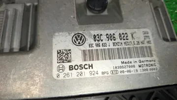 ДВИГАТЕЛЬ НА VOLKSWAGEN GOLF 1K1 CAXA