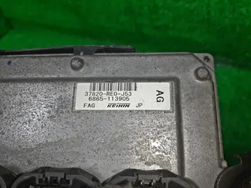ДВИГАТЕЛЬ НА HONDA FIT GP1 LDA