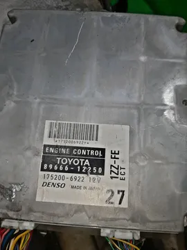 ДВИГАТЕЛЬ НА TOYOTA COROLLA FIELDER ZZE122G 1ZZ-FE