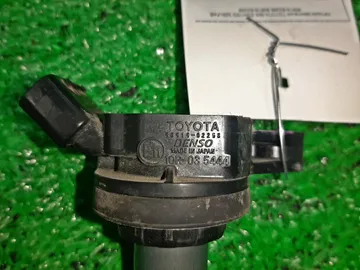 КАТУШКА ЗАЖИГАНИЯ НА TOYOTA ISIS ZGM15G 2ZR-FAE