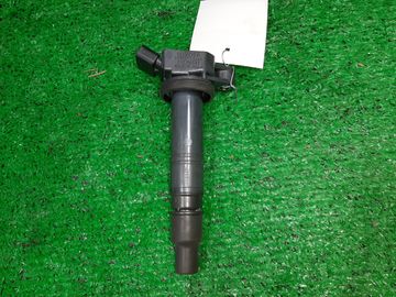 КАТУШКА ЗАЖИГАНИЯ НА TOYOTA AVENSIS AZT255 1AZ-FSE