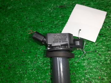 КАТУШКА ЗАЖИГАНИЯ НА TOYOTA AVENSIS AZT255 1AZ-FSE