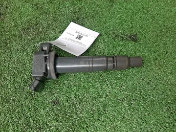 КАТУШКА ЗАЖИГАНИЯ НА TOYOTA AVENSIS AZT255 1AZ-FSE