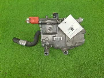 КОМПРЕССОР КОНДИЦИОНЕРА НА TOYOTA AQUA NHP10 1NZ-FXE
