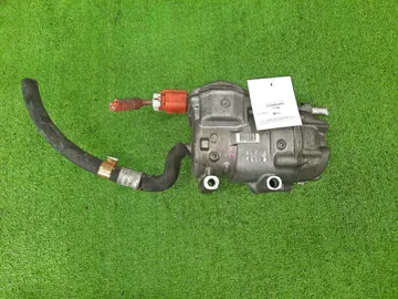 КОМПРЕССОР КОНДИЦИОНЕРА НА TOYOTA AQUA NHP10 1NZ-FXE