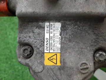 КОМПРЕССОР КОНДИЦИОНЕРА НА TOYOTA AQUA NHP10 1NZ-FXE
