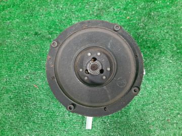 КОМПРЕССОР КОНДИЦИОНЕРА НА TOYOTA NOAH ZRR70G 3ZR-FAE