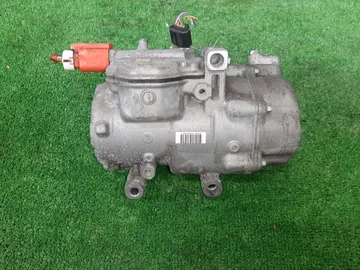 КОМПРЕССОР КОНДИЦИОНЕРА НА TOYOTA PRIUS ALPHA ZVW41W 2ZR-FXE