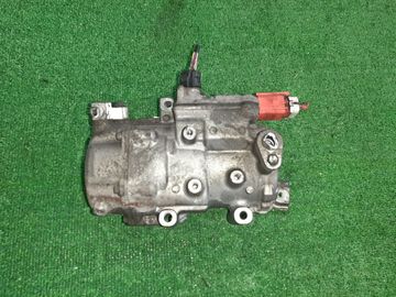 КОМПРЕССОР КОНДИЦИОНЕРА НА TOYOTA NOAH ZWR80G 2ZR-FXE