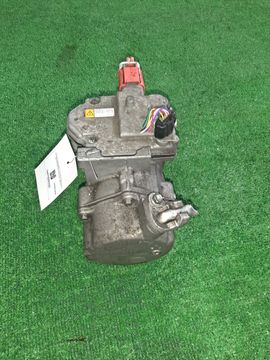 КОМПРЕССОР КОНДИЦИОНЕРА НА TOYOTA PRIUS ALPHA ZVW41W 2ZR-FXE