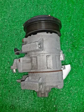 КОМПРЕССОР КОНДИЦИОНЕРА НА TOYOTA ISIS ZGM10G 2ZR-FAE
