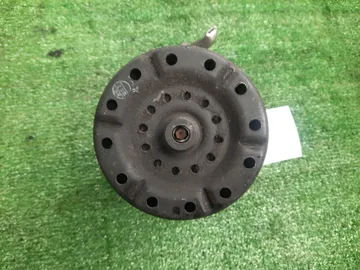 КОМПРЕССОР КОНДИЦИОНЕРА НА TOYOTA WISH ZNE14G 1ZZ-FE