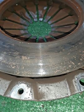 КОРЗИНА СЦЕПЛЕНИЯ НА ISUZU ELF NHR69 4JG2