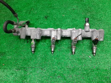 ИНЖЕКТОР НА TOYOTA AVENSIS AZT255 1AZ-FSE