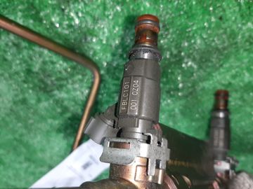 ИНЖЕКТОР НА SUBARU LEGACY BE5 EJ204