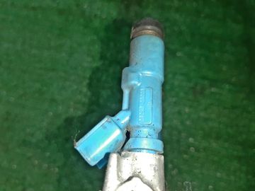 ИНЖЕКТОР НА TOYOTA VITZ SCP13 2SZ-FE