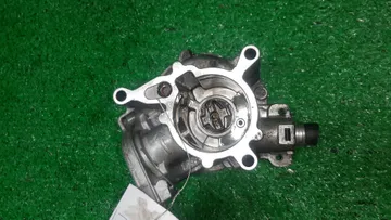 ВАКУУМНЫЙ НАСОС НА AUDI A4 8K2 CDNB