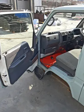 КАБИНА НА TOYOTA DYNA YY101