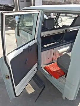 КАБИНА НА TOYOTA DYNA YY101