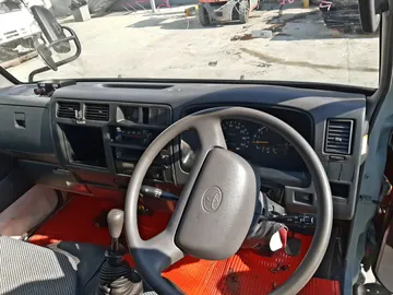 КАБИНА НА TOYOTA DYNA YY101