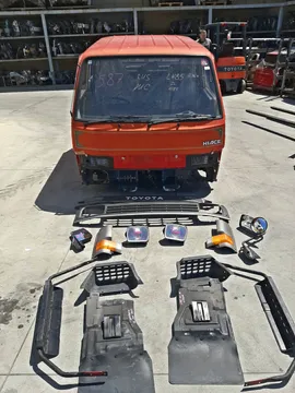 КАБИНА НА TOYOTA HIACE LH85 2L