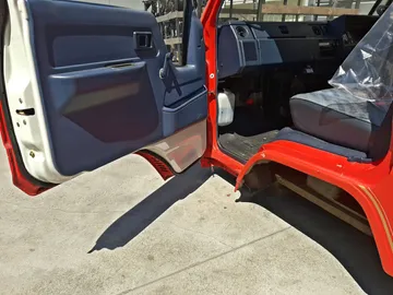 КАБИНА НА TOYOTA HIACE LH85 2L