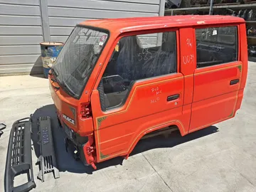 КАБИНА НА TOYOTA HIACE LH85 2L