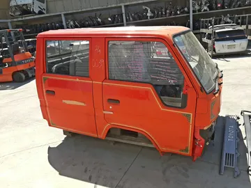 КАБИНА НА TOYOTA HIACE LH85 2L