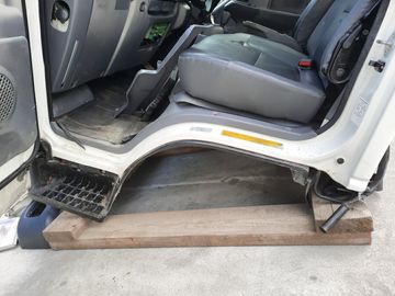 КАБИНА НА ISUZU ELF NHS85