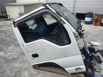 КАБИНА НА ISUZU ELF NHS85