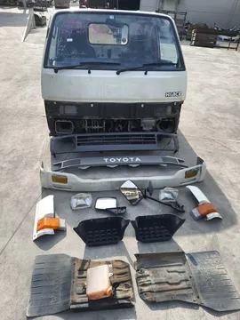 КАБИНА НА TOYOTA HIACE YH81