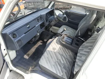 КАБИНА НА TOYOTA HIACE YH81