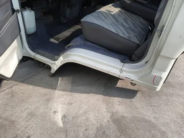 КАБИНА НА TOYOTA HIACE YH81