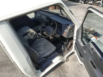 КАБИНА НА TOYOTA HIACE YH81