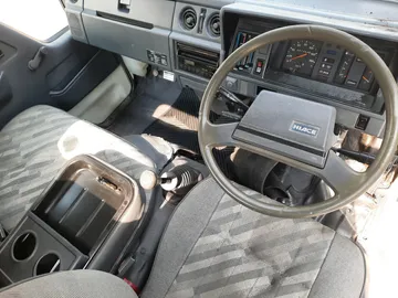 КАБИНА НА TOYOTA HIACE YH81