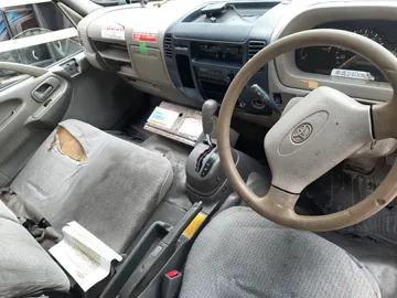 КАБИНА НА TOYOTA DYNA XZU420