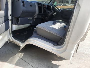 КАБИНА НА TOYOTA DYNA YY211 3Y