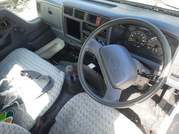 КАБИНА НА TOYOTA DYNA YY211 3Y