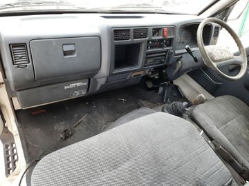 КАБИНА НА TOYOTA DYNA YY201