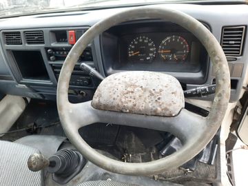 КАБИНА НА TOYOTA DYNA YY201