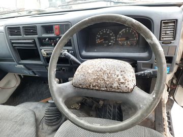КАБИНА НА TOYOTA DYNA YY201