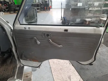 КАБИНА НА MAZDA BONGO SE28T R2