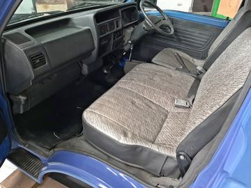 КАБИНА НА NISSAN VANETTE SE28TN R2